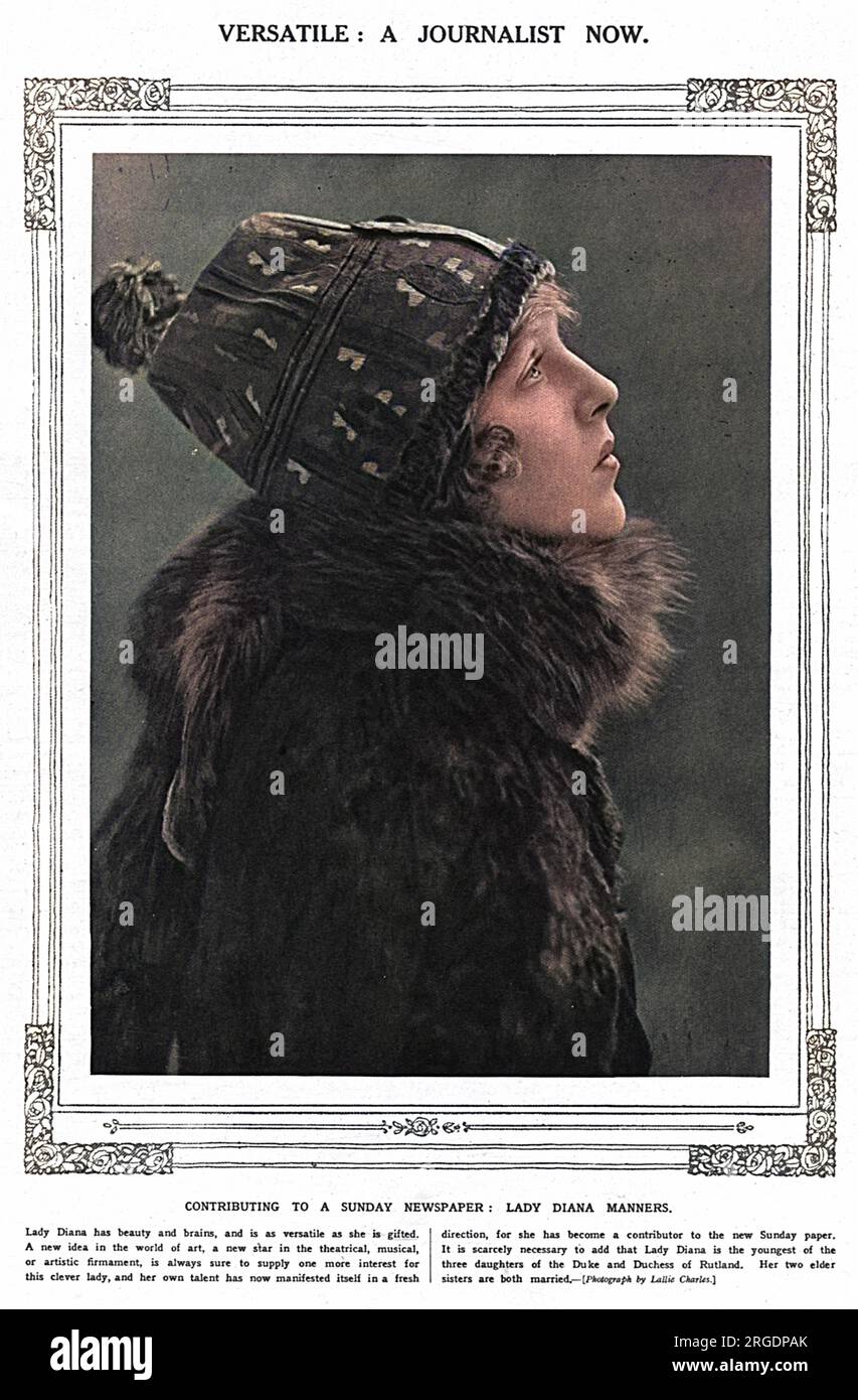Ritratto fotografico di Lady Diana Manners (1890-1981), in seguito Lady Diana Cooper, figlia del Duca di Rutland e successivamente Diana, viscontessa Norwich, l'attrice inglese, figura della società e moglie di Duff Cooper. Nella foto The Sketch, al tempo in cui era impegnata a scrivere una rubrica per un giornale domenicale Foto Stock