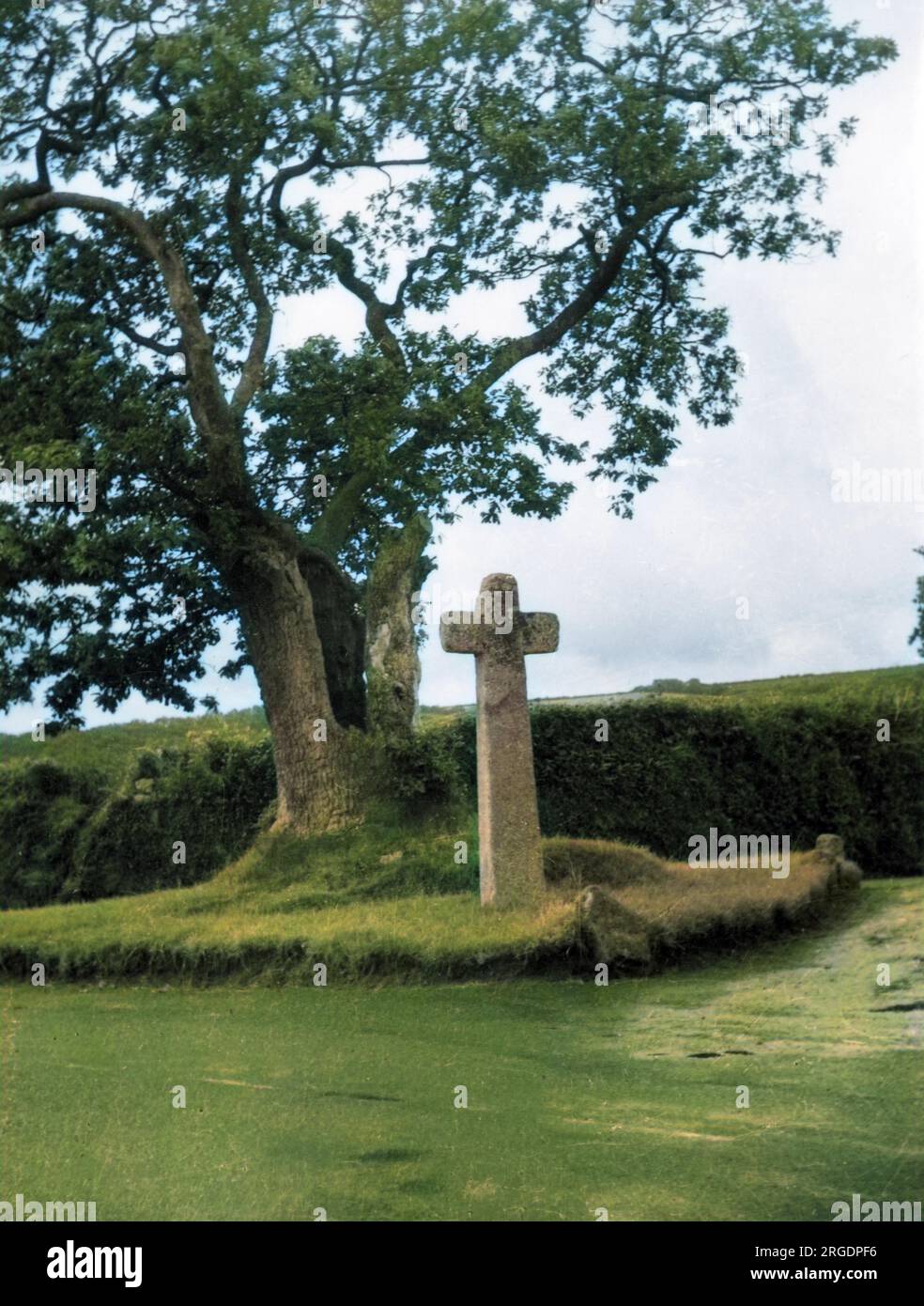 Hawson Cross, vicino a Buckfastleigh, Devon, Inghilterra, un'antica croce che segnava la vecchia via degli Abati, una pista di brughiera da Buckfast Abbey a Buckland Abbey. Foto Stock