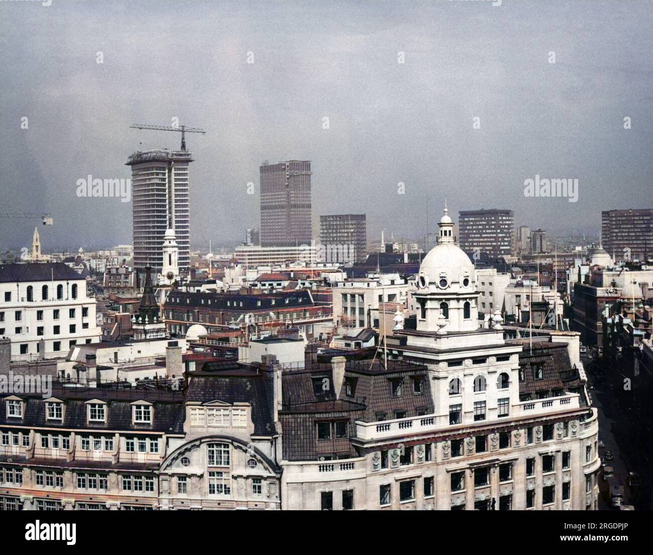 La città di Londra, vista dalla cima del Monumento, mostra molti grattacieli di uffici in costruzione. Foto Stock