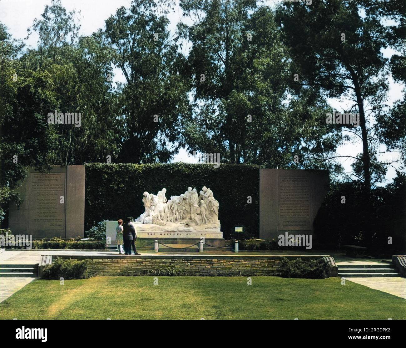 La scultura "Mystery of Life" a Forest Lawn, Cemetery, South California, U.S.A. Foto Stock