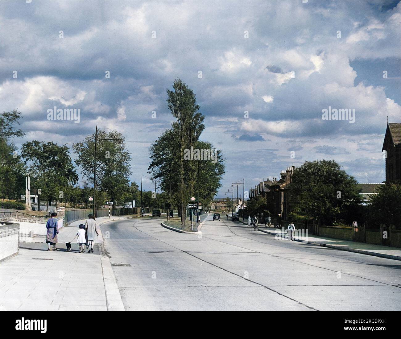 La Old Chester Road, ora molto moderna, Bebbington, Wirral, Merseyside, Inghilterra. Foto Stock