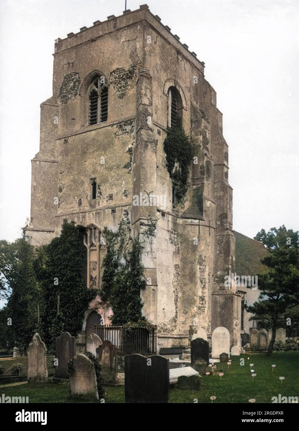 La splendida torre normanna di St Michael's Church, Romsey, Essex, Inghilterra. Foto Stock