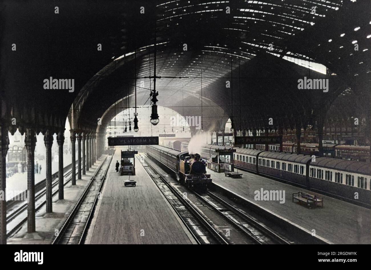 Paddington Station, banchine 5 e 6 - Londra. Foto Stock