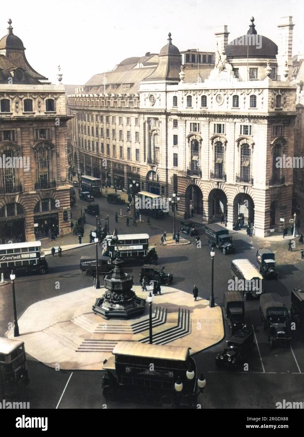 Piccadilly Circus a Londra, con lo Shaftesbury Memorial (statua di Eros) Foto Stock