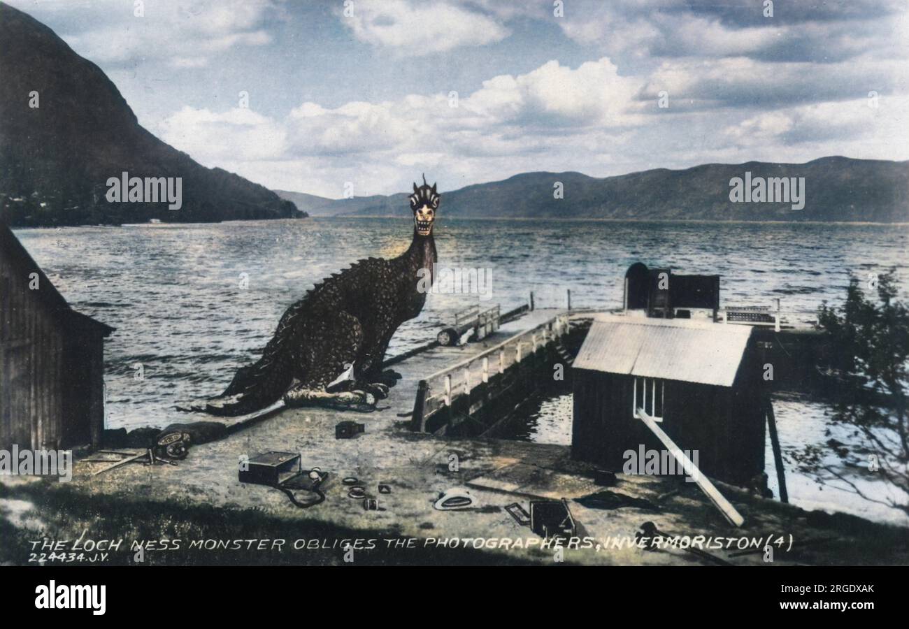 Il mostro di Loch Ness obbliga i fotografi di Invermoriston Foto Stock