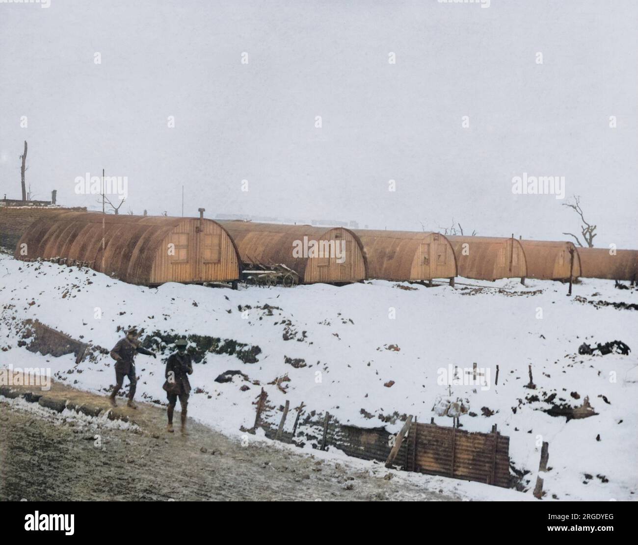 Scena in un accampamento britannico Nissen sulla neve sul fronte occidentale durante la prima guerra mondiale. Foto Stock