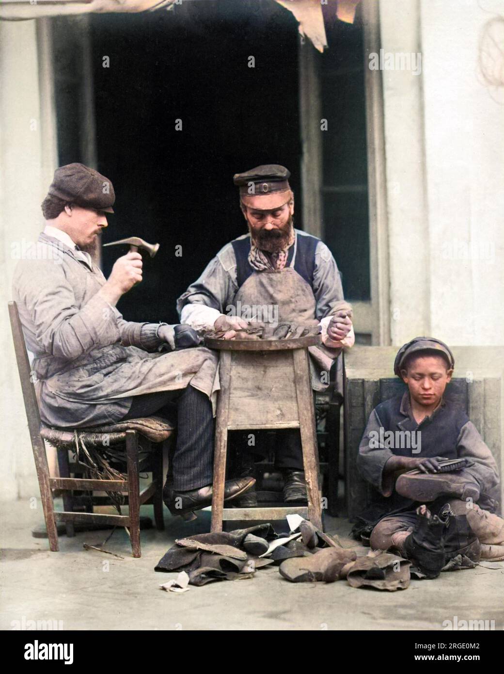 Cobblers al lavoro, Napoli, Italia. Foto Stock