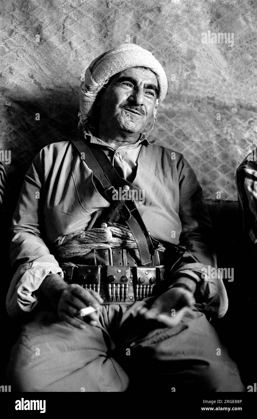 Soldati mujaheddin della rivoluzione curda guidata da Mustafa Barzani nell'Iraq settentrionale, fotografati nell'Iraq settentrionale durante una breve tregua con il governo iracheno nel 1969. Foto Stock