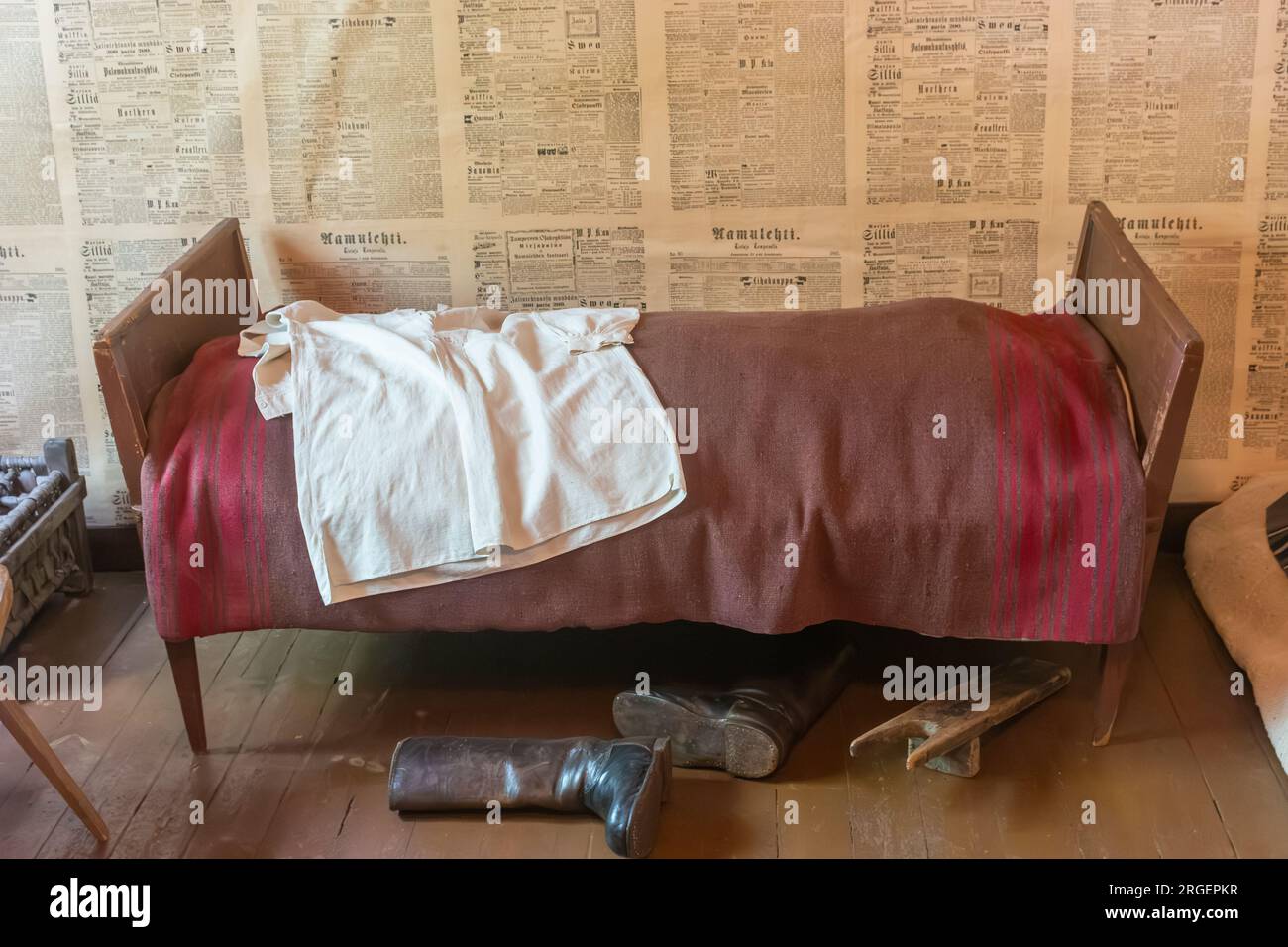 Giornali come carta da parati nel museo Amuri di abitazioni storiche a Tampere in Finlandia Foto Stock