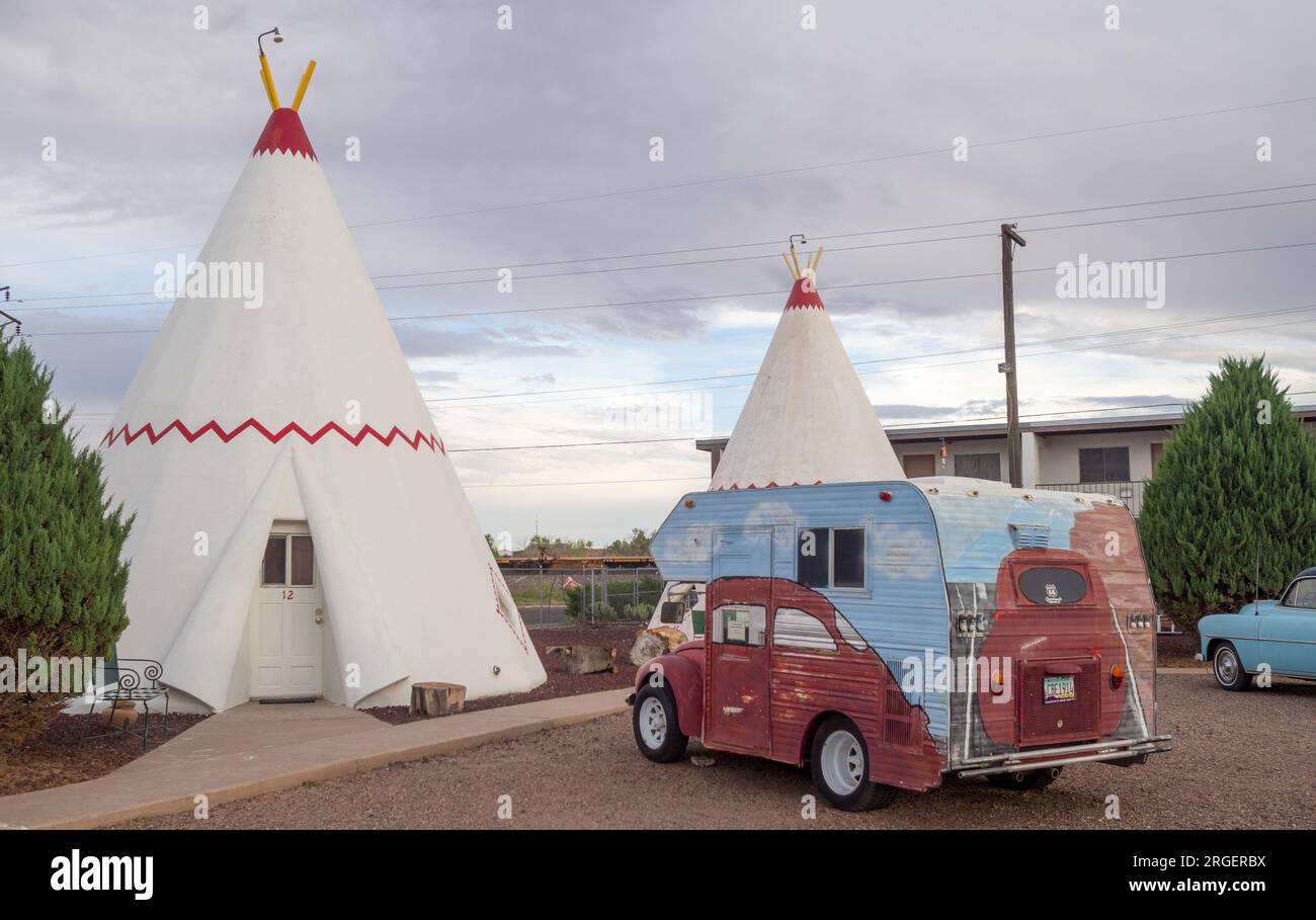 L'iconico Wigwam Motel è un motel d'epoca degli anni '1960 a Holbrook, Arizona, sulla classica Route 66 pre-interstate. Foto di Liz Roll Foto Stock