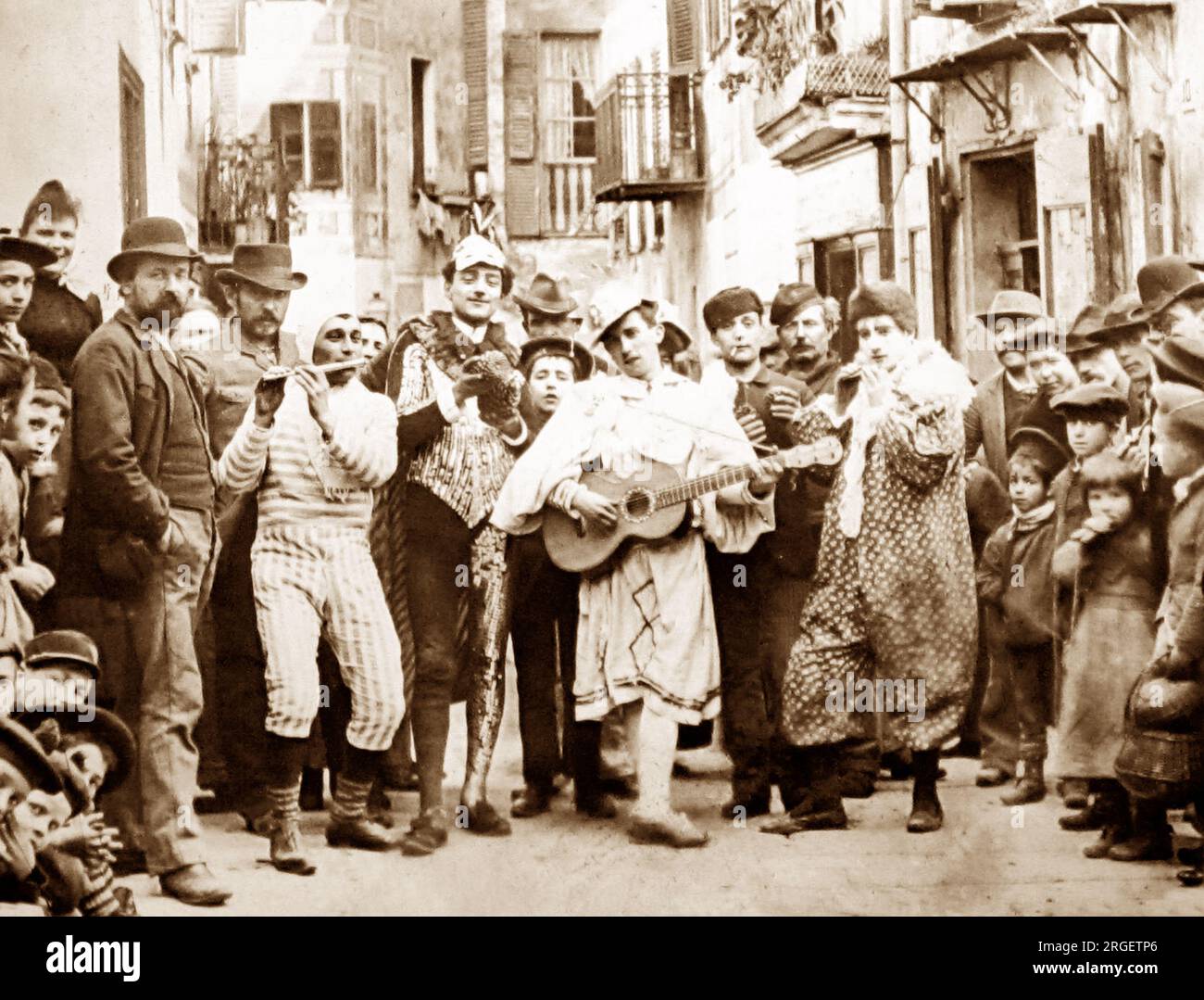 Intrattenitori di strada, Villefranche, Francia, periodo Vittoriano Foto Stock