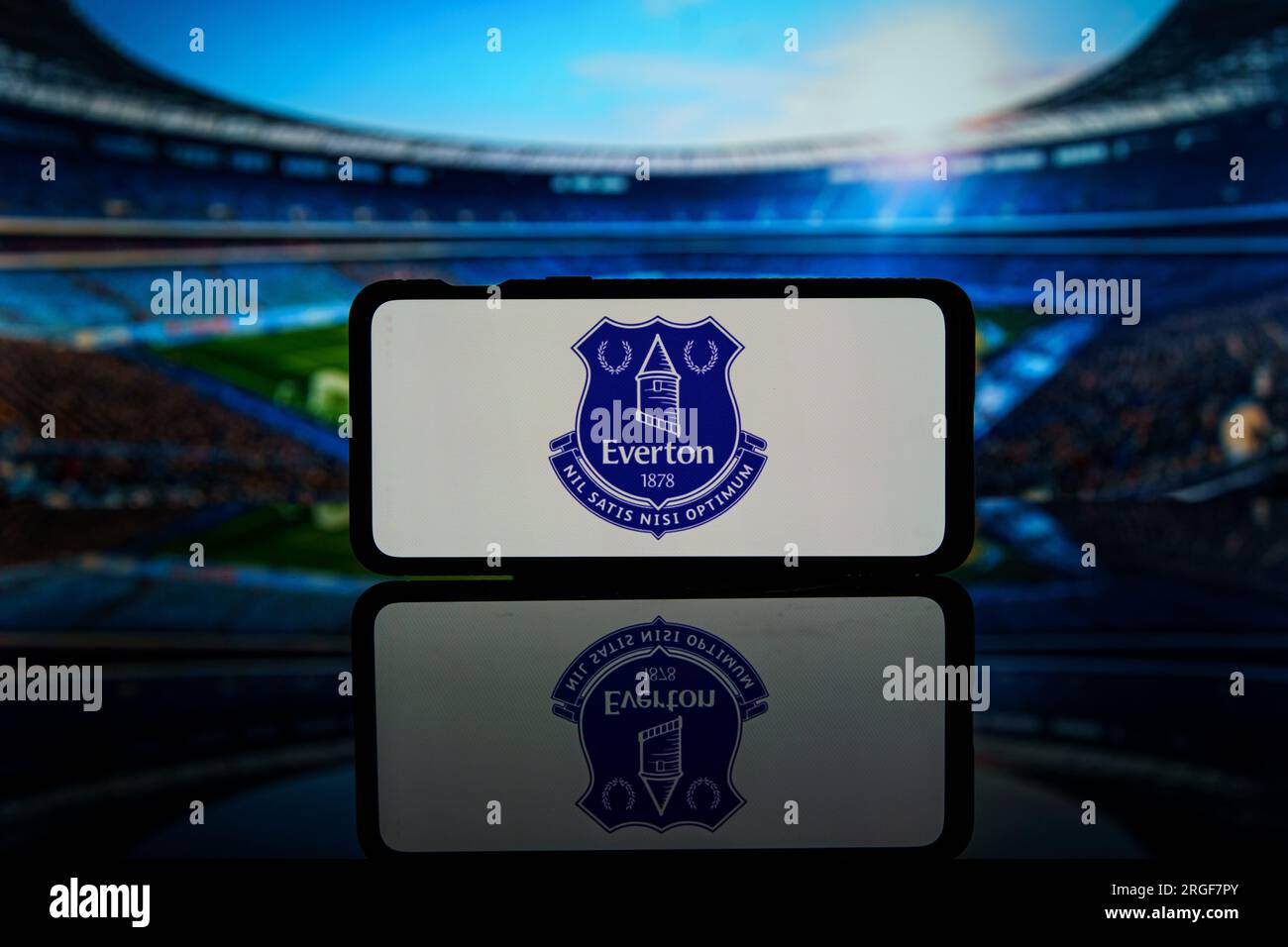 Logo del club inglese di Premier League Everton sullo schermo Foto Stock