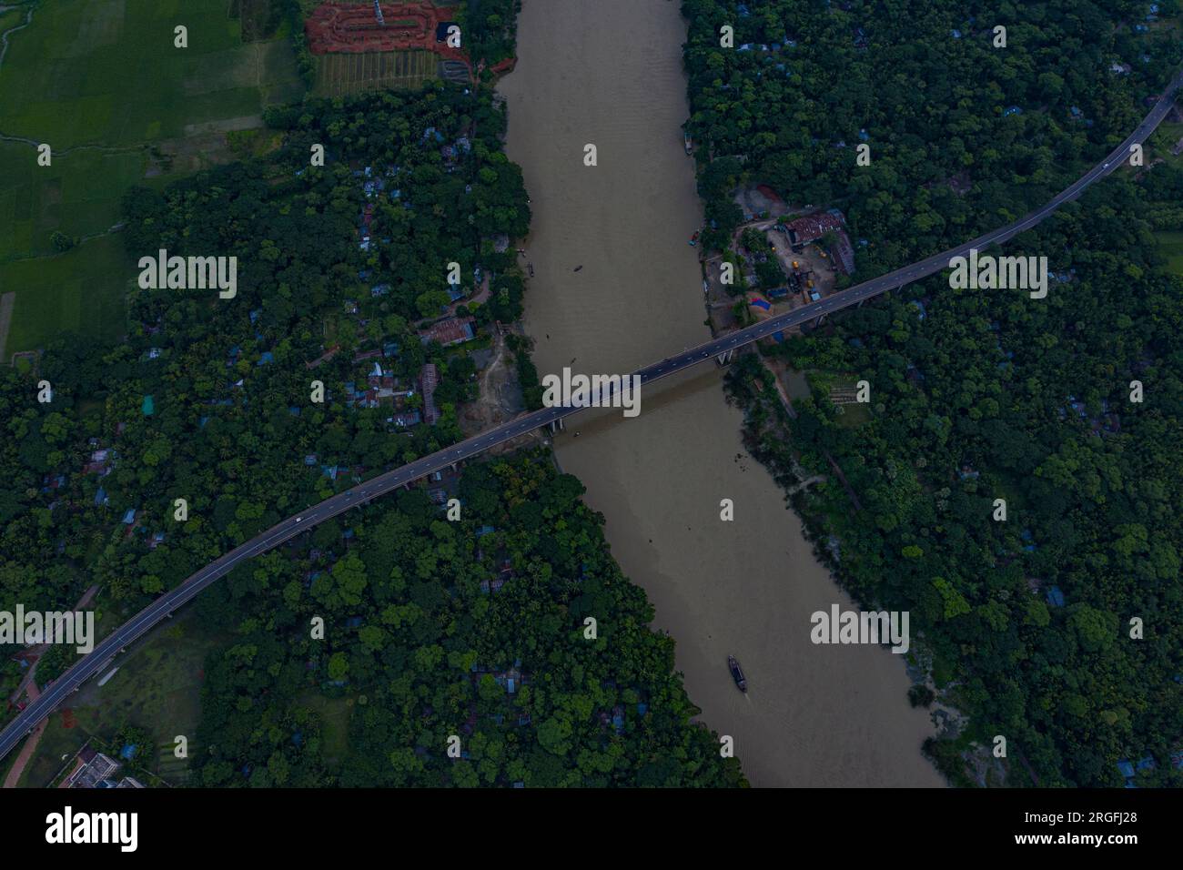 «Quinto ponte dell'amicizia Bangladesh-Cina», popolarmente noto come ponte Gabkhan a Jhalakathi in Bangladesh. Il ponte fu costruito nel 2002 sul Barishal Foto Stock