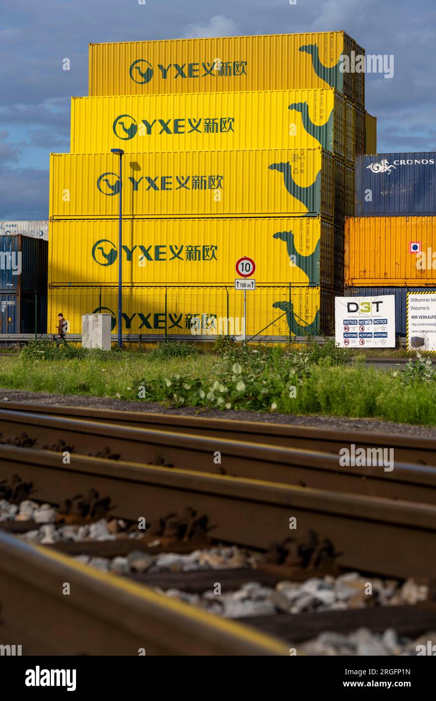 Container dell'operatore ferroviario cinese YXE da Yiwu, Cina, parte della via della seta dalla Cina alla Germania, presso il porto di Duisburg, Logpor Foto Stock