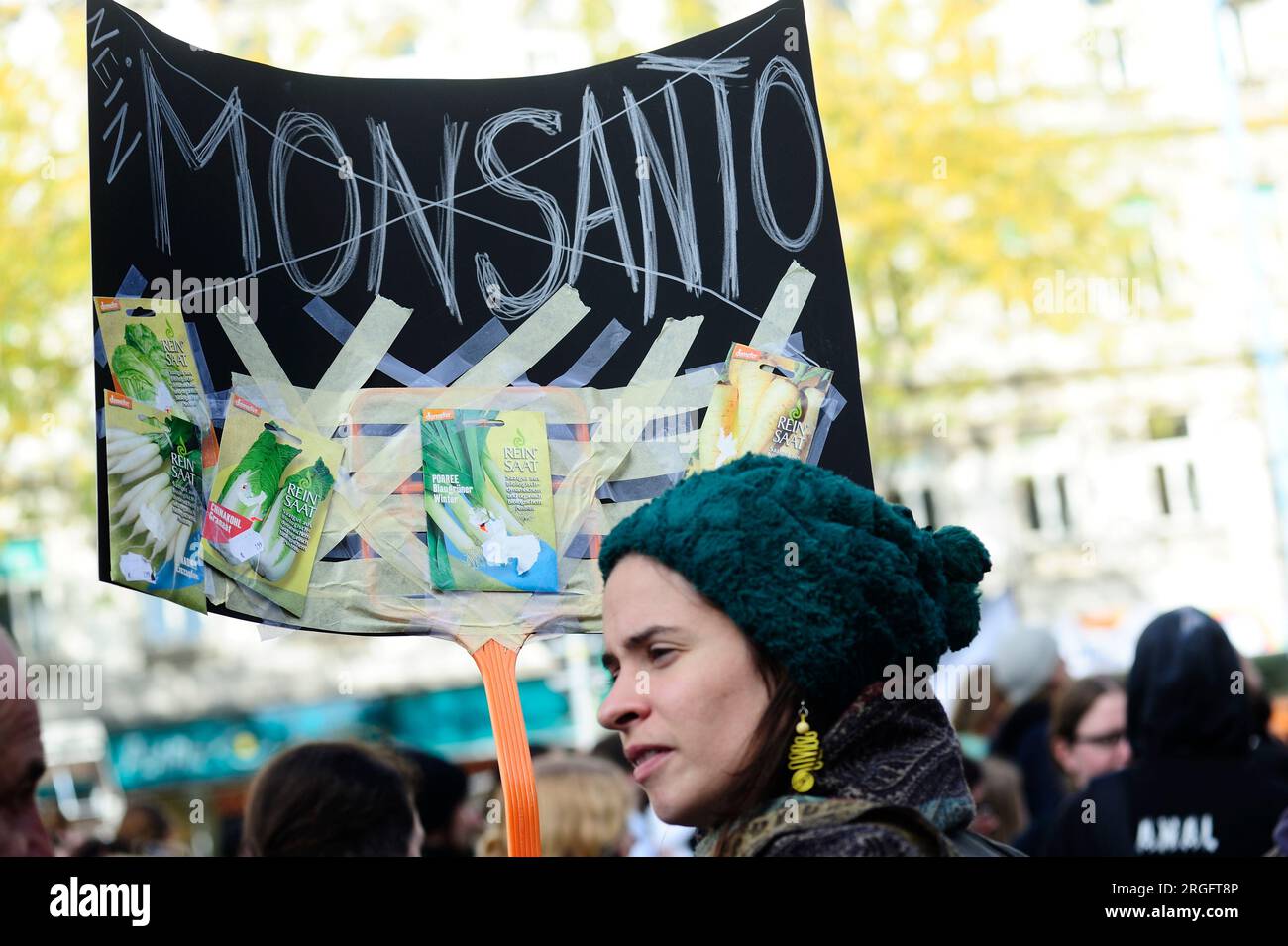 Vienna, Austria. 12 ottobre 2013. marcia globale contro Monsanto, raduno di Vienna Foto Stock