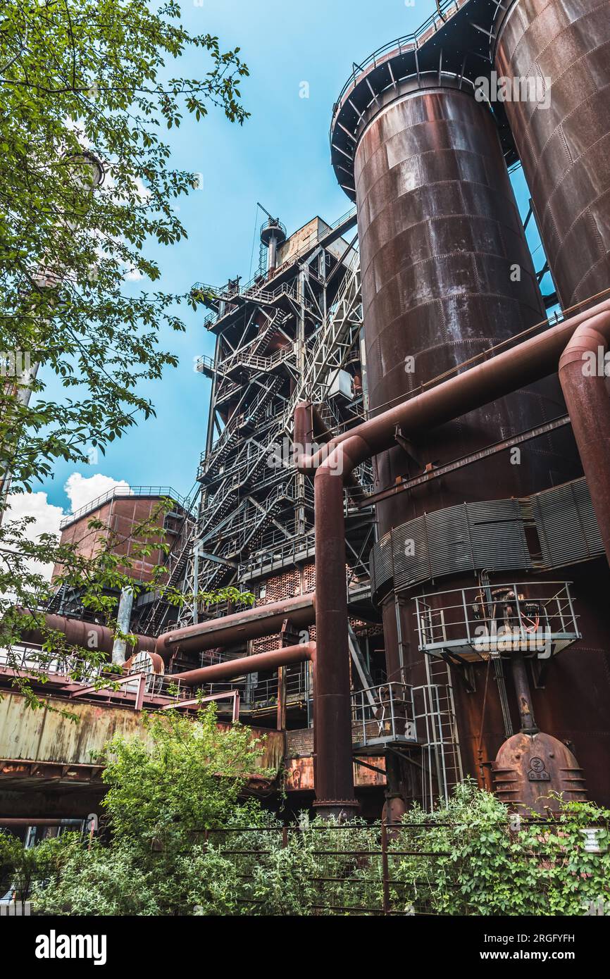 Il parco paesaggistico Duisburg-Nord è un parco pubblico intorno a una fabbrica di ferro e acciaio in disuso a Duisburg, in Germania. Il quotidiano britannico The Guardian è al primo posto Foto Stock