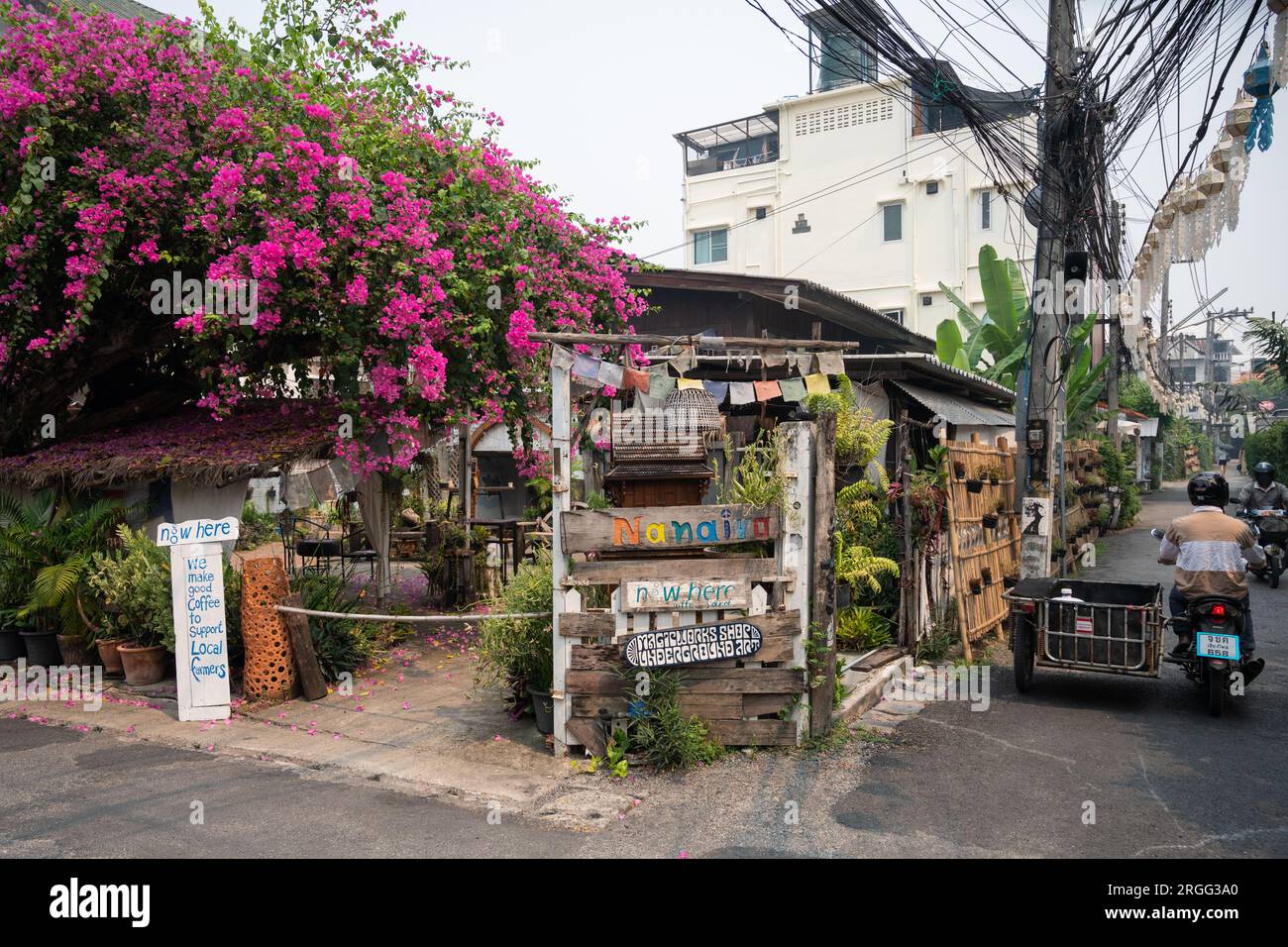 Scena di strada su Moonmuang Road, Chiang mai, Thailandia Foto Stock