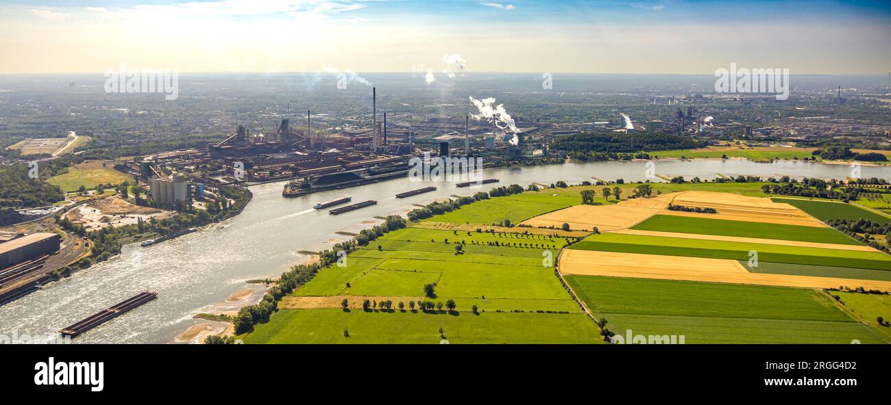 Veduta aerea, thyssenkrupp Steel Europe - stabilimento, nube di fumo, trasporto di container sul Reno, Schwelgern, Marxloh, Duisburg, regione della Ruhr, nord Foto Stock