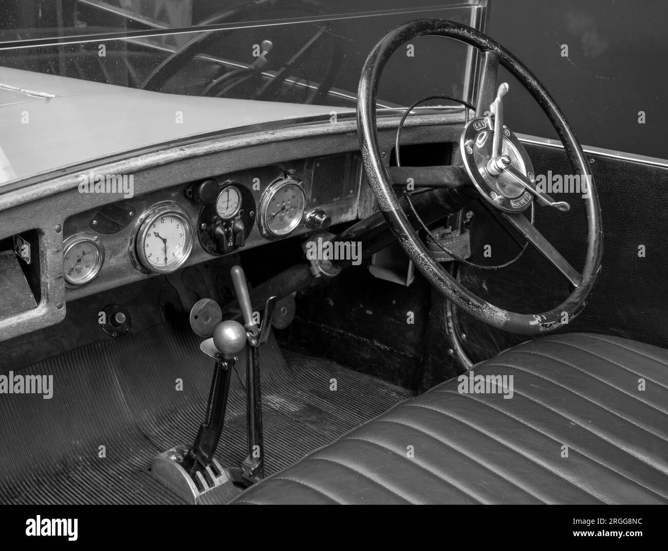 Cruscotto e volante dell'automobile Austin Twelve Clifton datata 1928 al National Motor Museum, Beaulieu, New Forest, Hampshire, Inghilterra, REGNO UNITO. Foto Stock