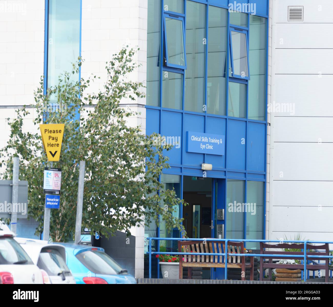 Hull Royal Infirmary, Hull, E. Yorkshire. 9 agosto 2023. Una visita della Commissione per la qualità della cura a fine aprile ha rilevato che la condizione presso l'infermeria reale di Hull era «caotica e non adatta allo scopo». Il CQC ha declassato l'ospedale a «inadeguato». I capi hanno accettato la relazione «nella sua interezza» e stanno lavorando per migliorare tutte le sezioni dell’assistenza (in particolare i servizi di maternità, come evidenziato). Bridget Catterall AlamyLiveNews. Foto Stock