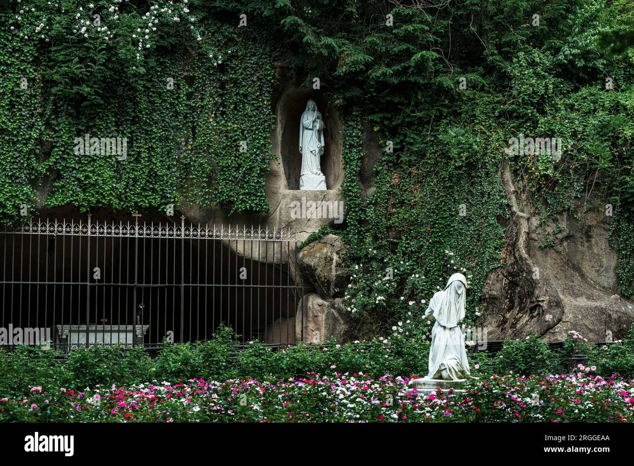 Replica del santuario di nostra Signora di Lourdes presso il Monastero francescano di Terra Santa in America. Foto Stock