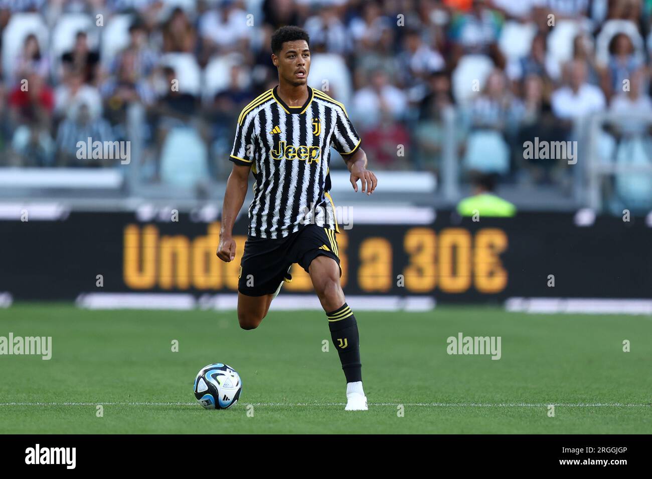 Torino, Italia. 9 agosto 2023. Koni De Winter della Juventus FC controlla la palla durante il test match pre-stagionale tra Juventus FC e Juventus Next Gen allo stadio Allianz il 9 agosto 2023 a Torino. Crediti: Marco Canoniero/Alamy Live News Foto Stock