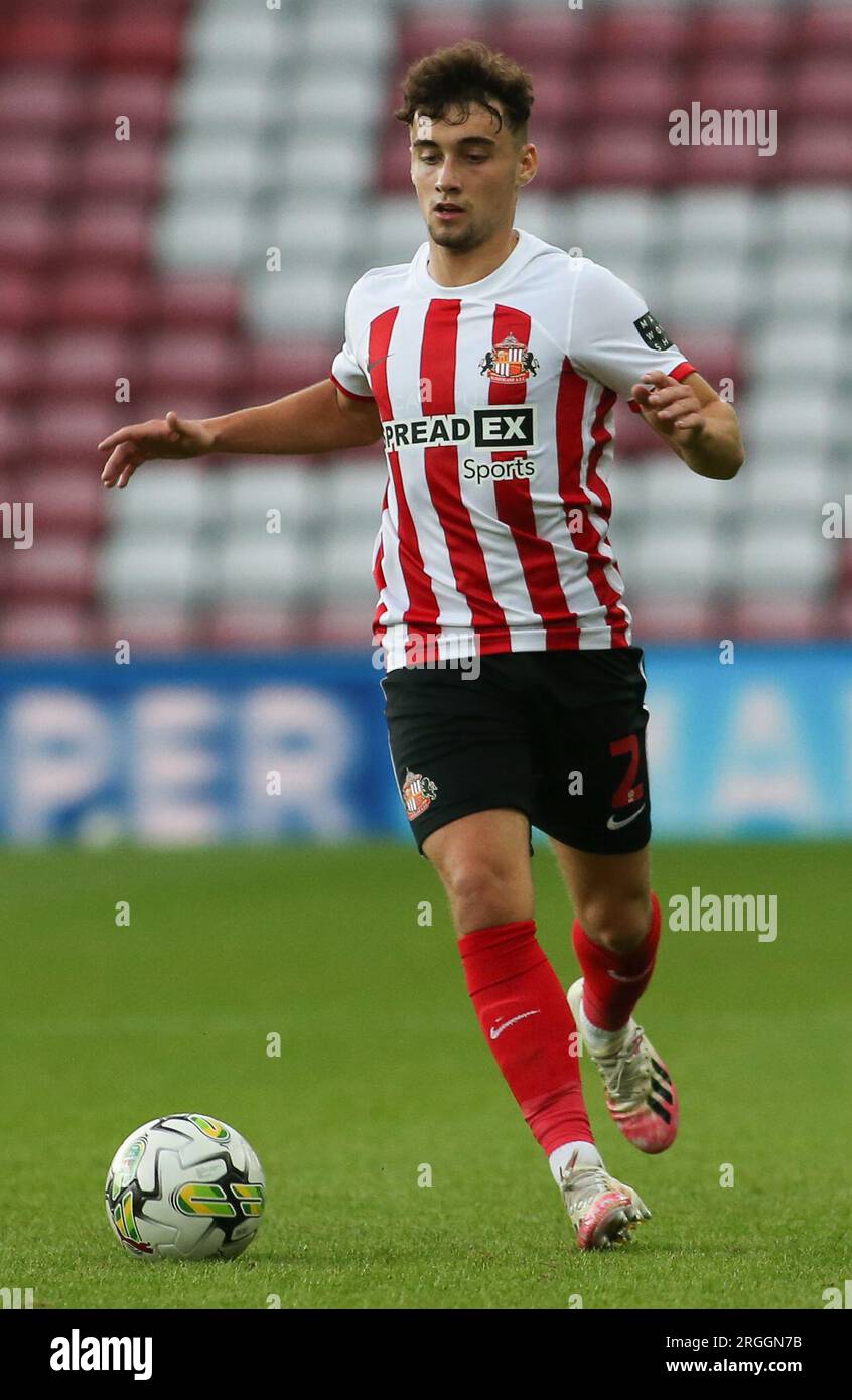 Niall Huggins del Sunderland durante la partita del primo turno North della Carabao Cup tra Sunderland e Crewe Alexandra allo Stadio di Light, Sunderland martedì 8 agosto 2023. (Foto: Michael driver | mi News) crediti: MI News & Sport /Alamy Live News Foto Stock