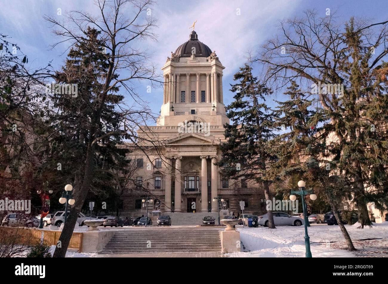 Vista invernale dell'edificio legislativo Manitoba nella città di Winnipeg, la capitale della provincia di Manitoba, Canada. Questo beaux neoclassico alto 77 metri Foto Stock