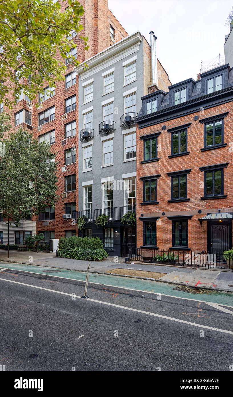 Greenwich Village: 47 e 45 West 12th Street sono case in mattoni in stile revival greco nel Greenwich Village Historic District di Manhattan. Foto Stock