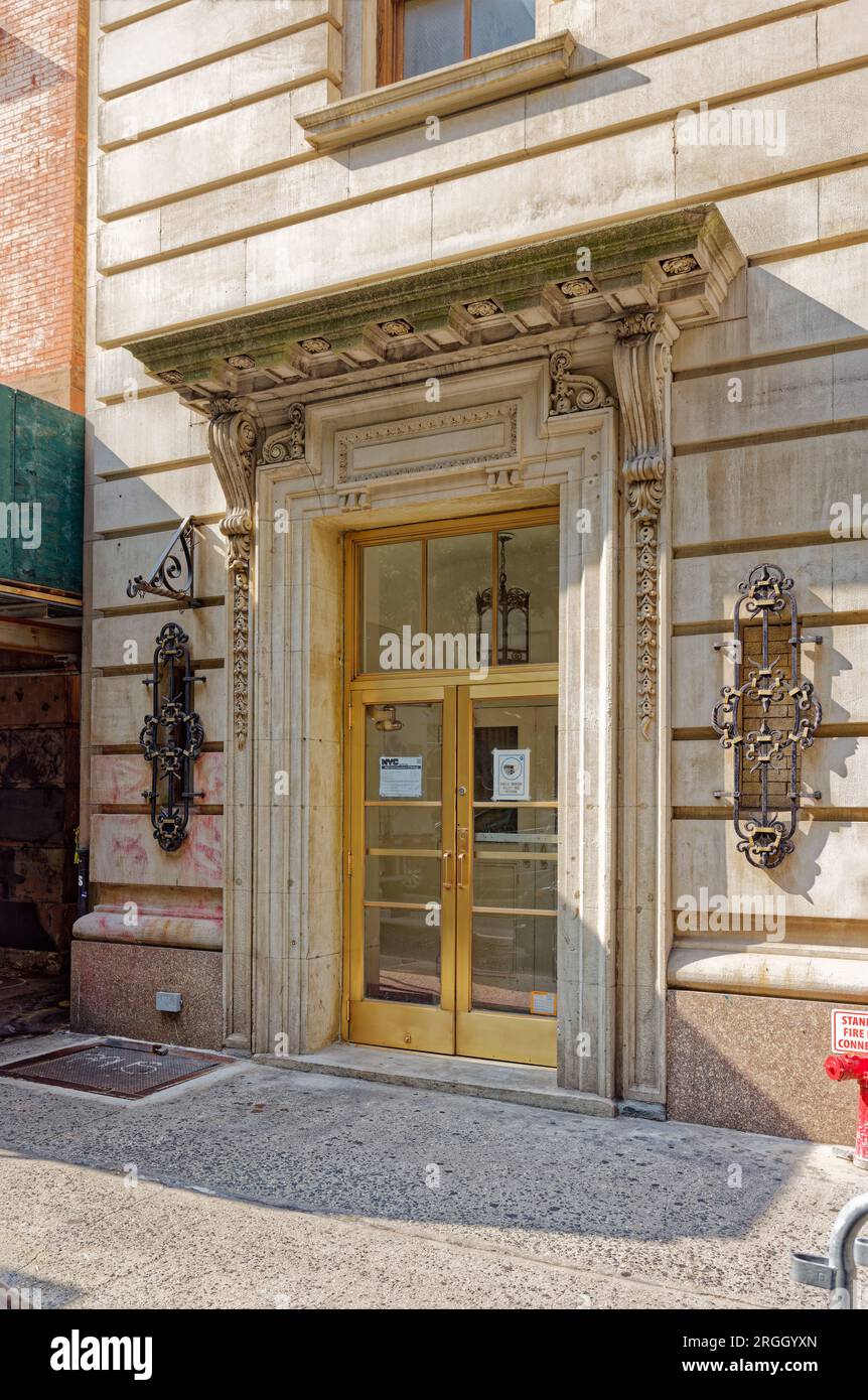 Greenwich Village: 99 University Place è l'ex sede della Textile Workers Union of America; ora è uno spazio per uffici commerciali. Foto Stock