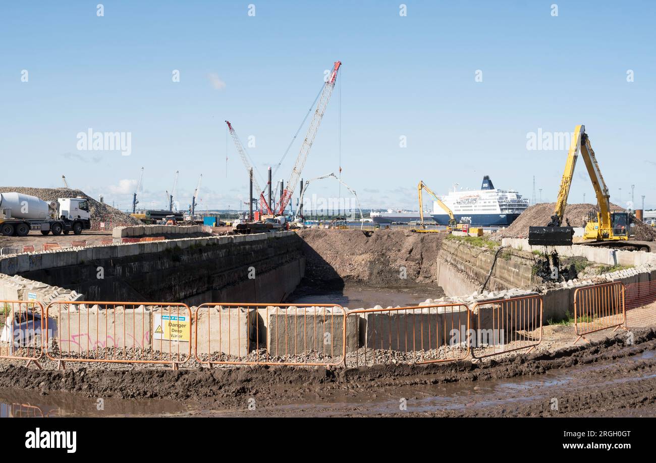 Sviluppo della diga di Mill. Lavori in corso sul sito di un vecchio bacino di carenaggio presso Mill Dam a South Shields, Tyne and Wear, Inghilterra, Regno Unito Foto Stock