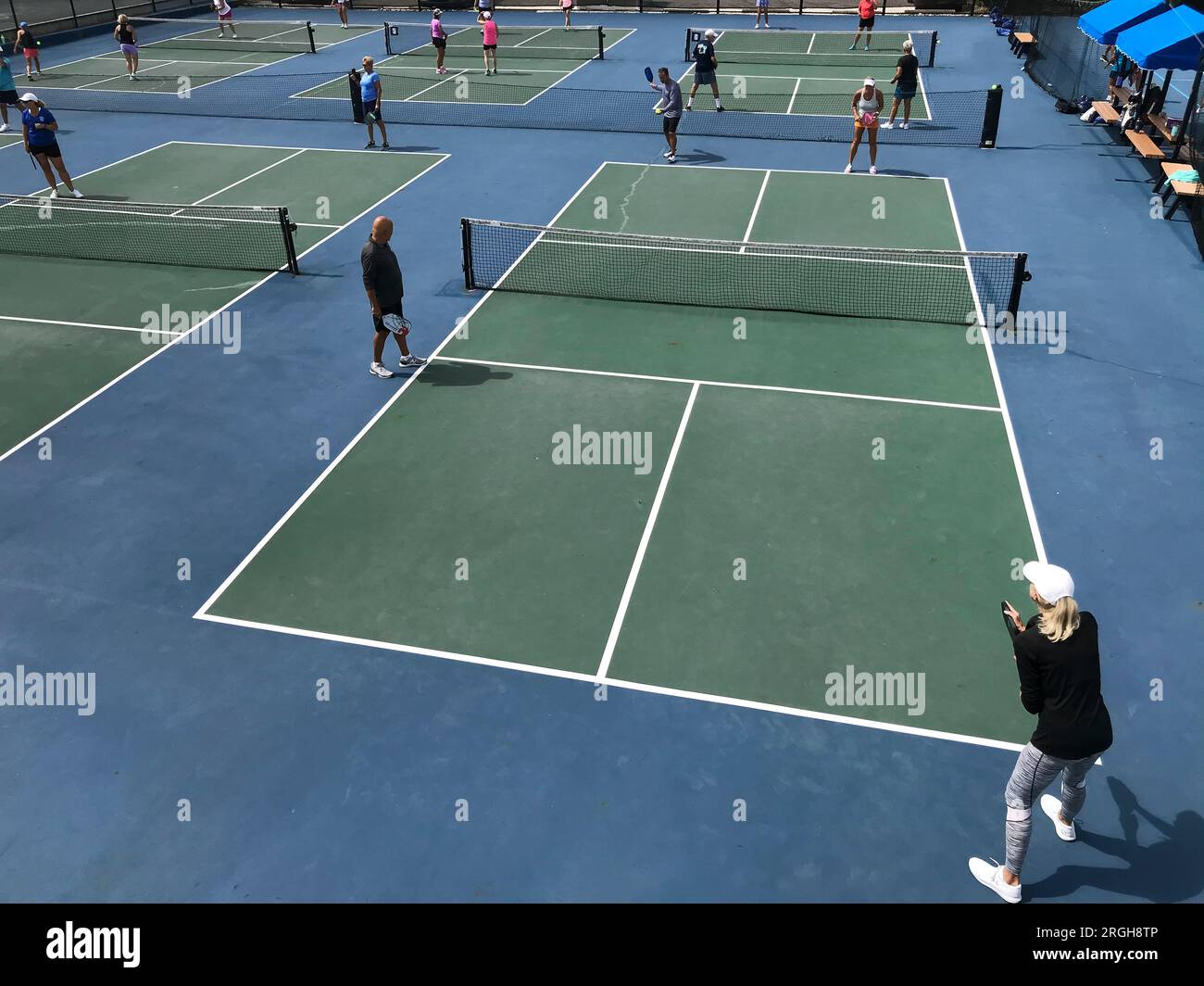 Doppio misto in un torneo di pickleball. Foto Stock