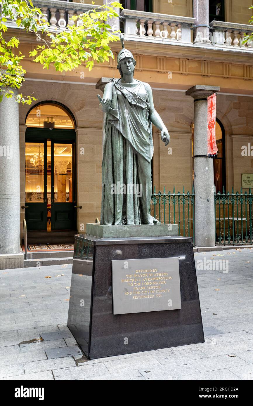 Statua in bronzo di Athena, dea greca della guerra presentata da Atehns durante i Giochi Olimpici di Sydney, Australia, il 7 gennaio 2023 Foto Stock