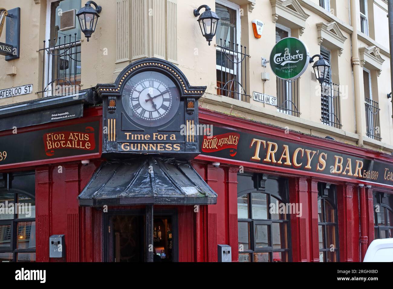Tracys bar, Derry, 48 Waterloo PL, Londonderry, Irlanda del Nord, BT48 6HF - Time for A Guinness - in precedenza Electric Bar Foto Stock