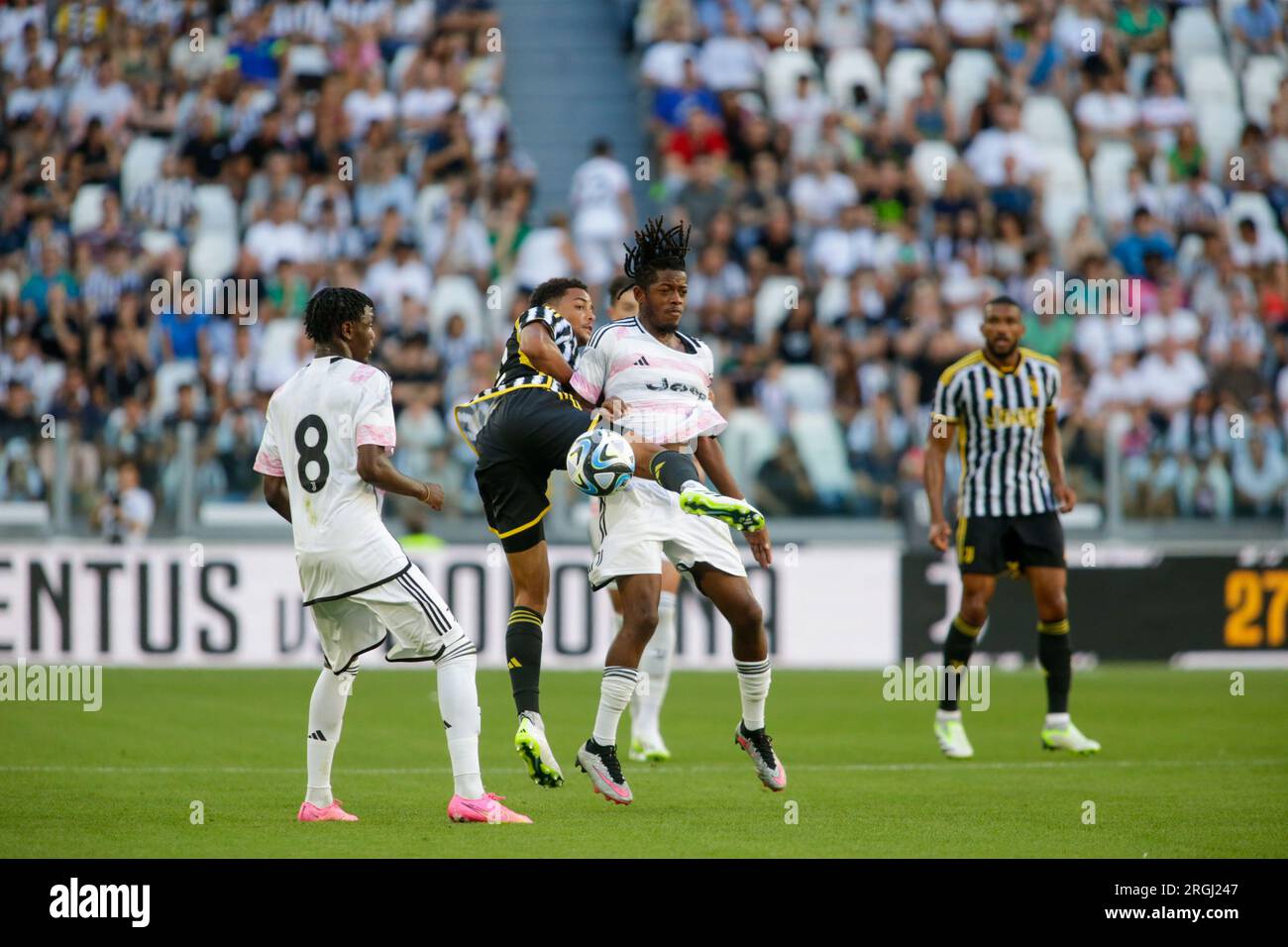 Torino, Italia. 9 agosto 2023. Koni De Winter della Juventus durante il test match pre-stagionale tra Juventus FC e Juventus NextGen U23 il 9 agosto 2023 allo Juventus Stadium di Torino, taly. Foto Nderim Kaceli Credit: Agenzia fotografica indipendente/Alamy Live News Foto Stock
