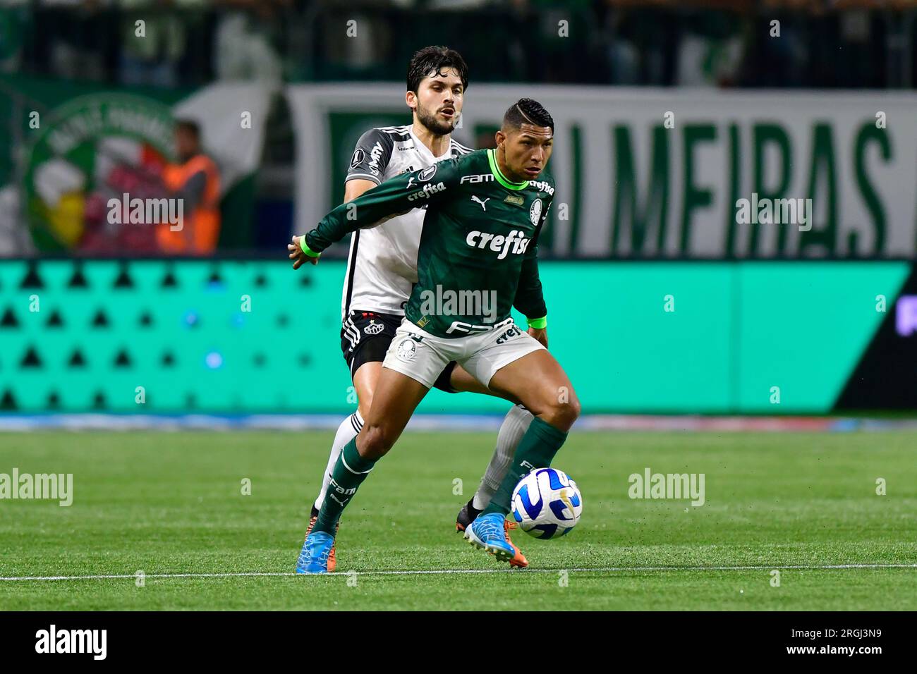 São Paulo (SP), 08 agosto 2023 - Futebol/PALMEIRAS-ATLÉTICO MG - Rony di Palmeiras - incontro tra Palmeiras x Atletico MG, valido per il ritorno, del round 16 della Copa Libertadores de América, tenutosi presso l'Allianz Arena, zona ovest di São Paolo, la notte di questo mercoledì, 09. (Foto: Eduardo Carmim/Alamy Live News) Foto Stock