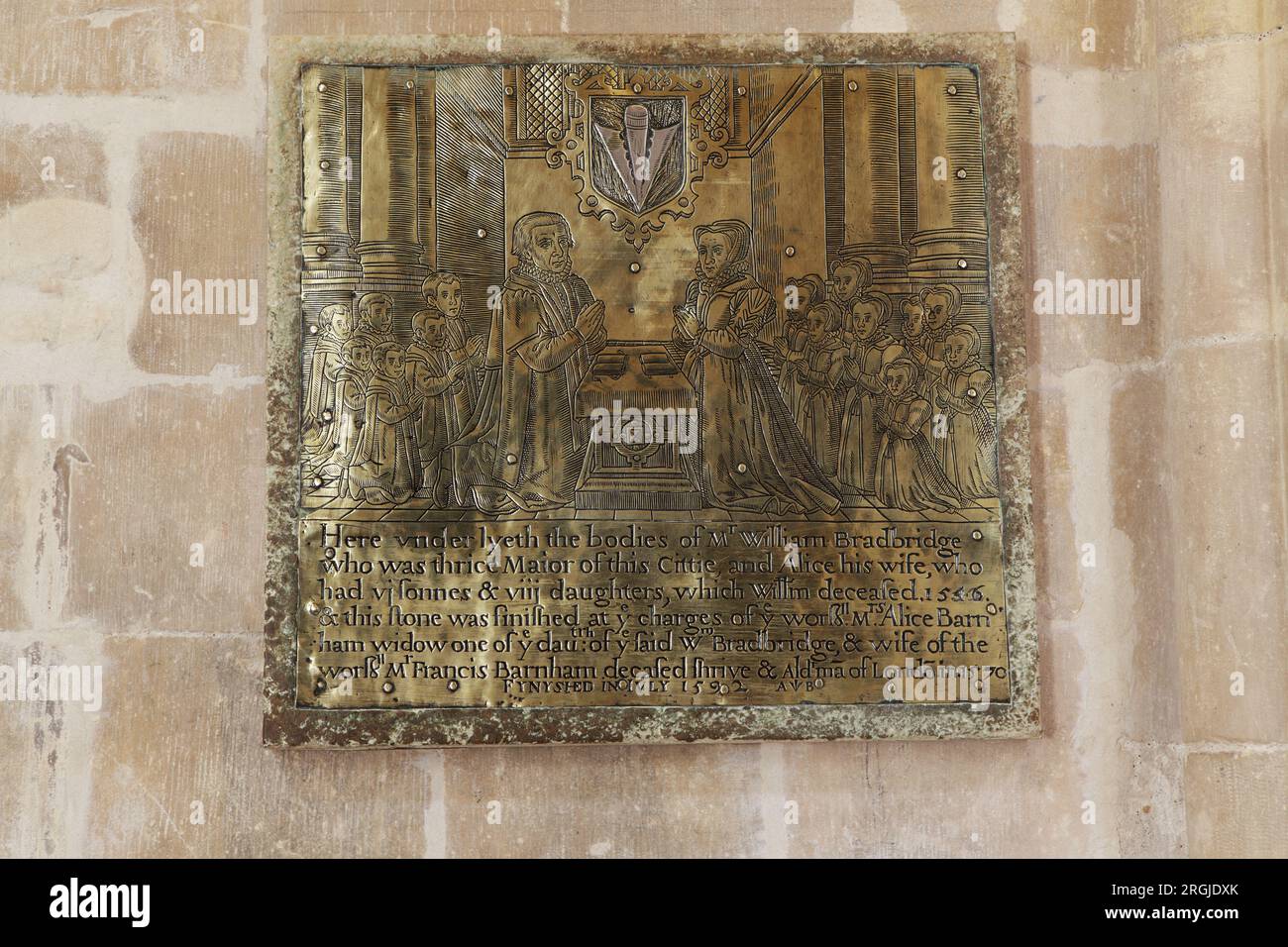 Targa commemorativa in ottone che indica che sei stata posata per riposare all'interno della famiglia Bradbridge. Foto Stock