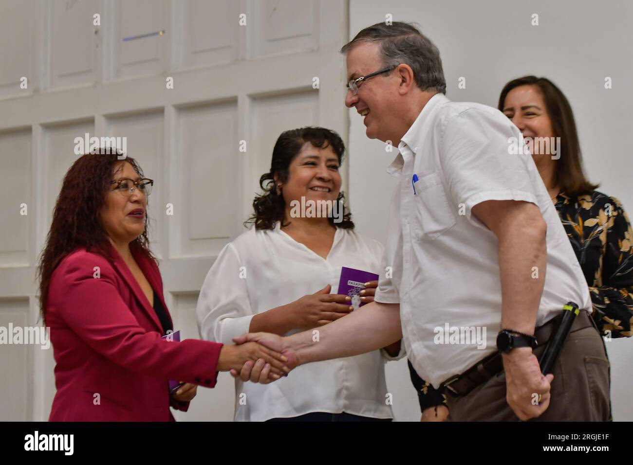 Toluca, Messico. 12 giugno 2023. 09 agosto 2023 Toluca, Messico : Marcelo Ebrard Casaubón, Marcelo Ebrard, ex Segretario degli affari Esteri del Messico, durante una conferenza stampa in cui ha parlato della possibile attuazione del passaporto Violet nella prossima amministrazione della presidenza messicana. Il 9 agosto 2023 a Toluca, Messico. (Foto di Arturo Hernández/Eyepix Group/Sipa USA) credito: SIPA USA/Alamy Live News Foto Stock