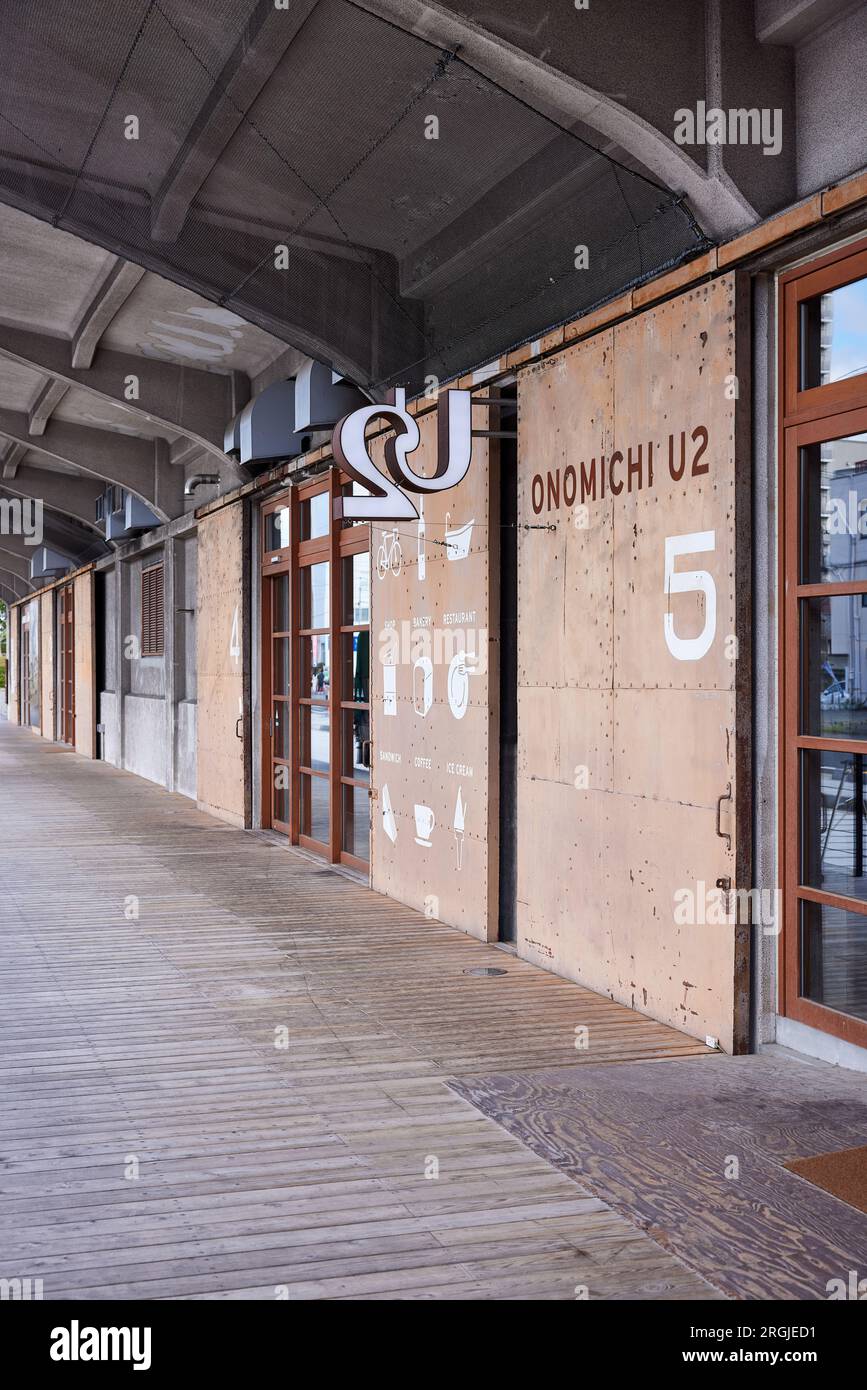 Onomichi U2, magazzino portuale riutilizzato, progettato da Makoto Tanijiri (2014); Onomichi, prefettura di Hiroshima, Giappone Foto Stock