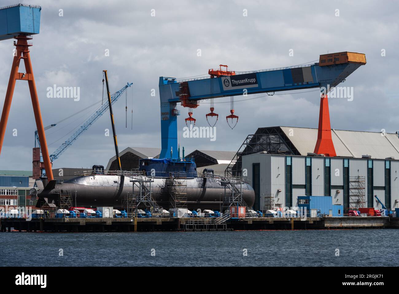 Kiel, Deutschland, agosto 2023 Hafenimpressionen, das derzeit modernste auf der Werft bei TKMS gebaute konventionelle Uboot für die Israelische Marine Foto Stock