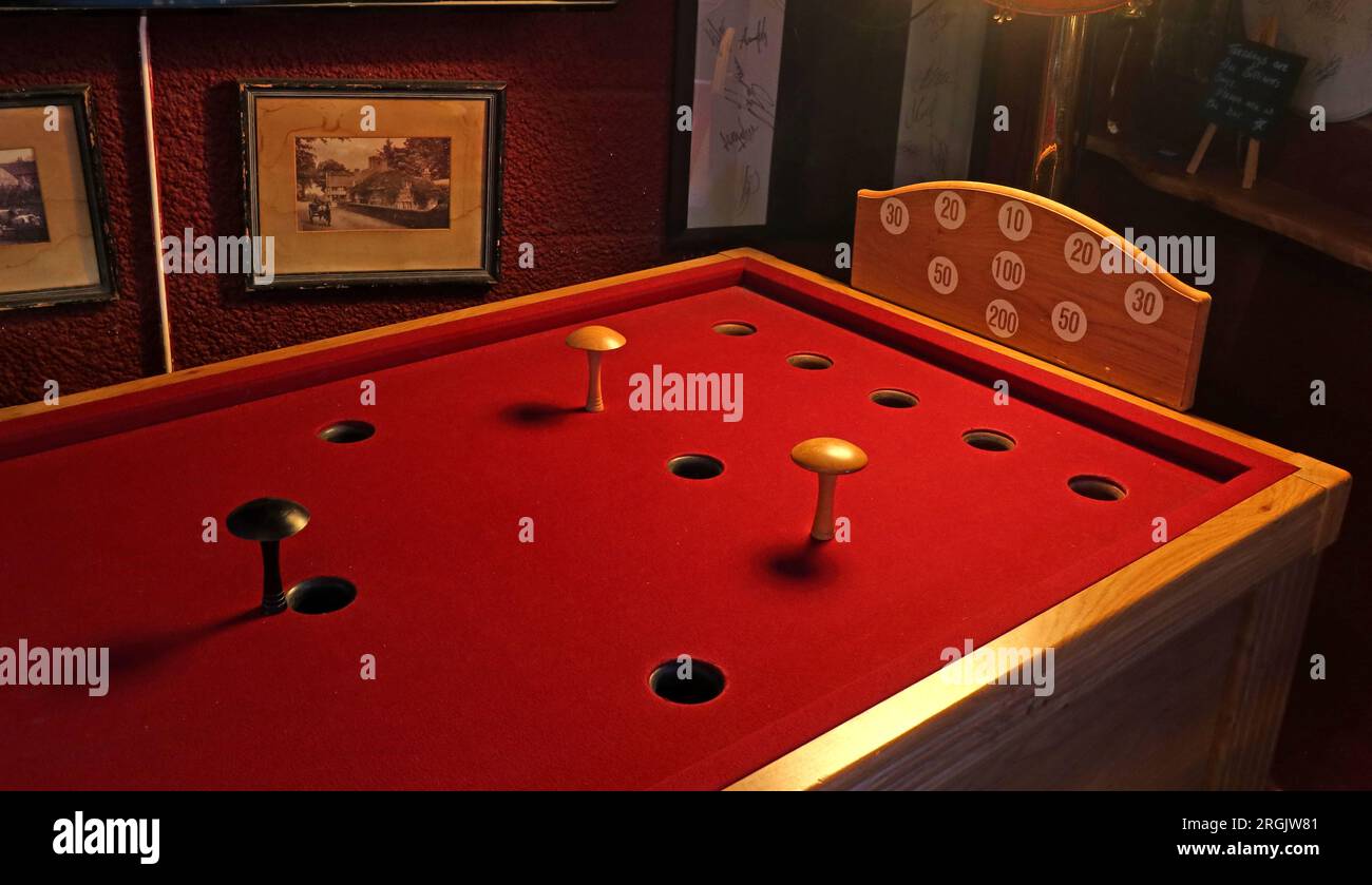 Tavolo da biliardo al bar The Star Inn, pub pluripremiato CAMRA, 17 Church St, Godalming, Surrey, Inghilterra, REGNO UNITO, GU7 1EL Foto Stock