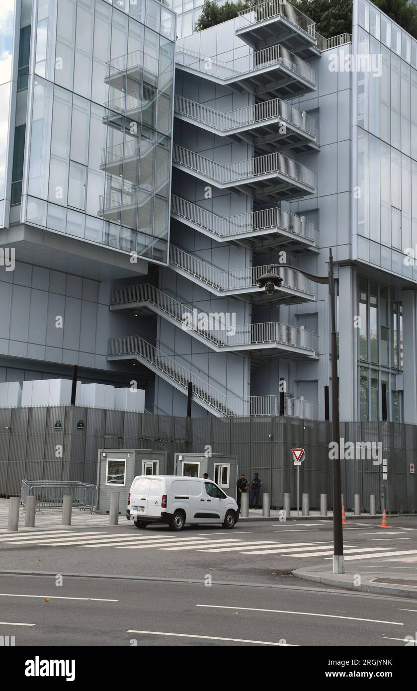 L'angolo nord-orientale del nuovo tribunale di Parigi, il quartier generale dei tribunali, l'architetto Renzo piano, l'entrata di servizio e le scale di fuga, tutti splendidamente dettagliati Foto Stock