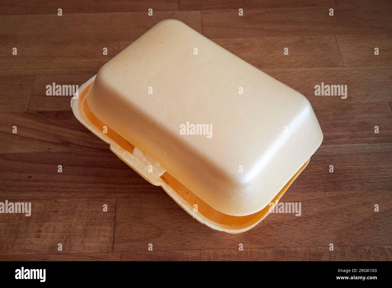 vecchia confezione in polistirene per alimenti nel regno unito, in via di eliminazione graduale per opzioni più biodegradabili e riciclabili Foto Stock