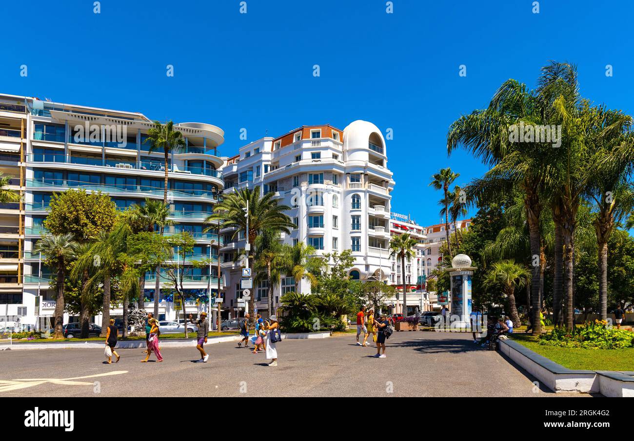 Cannes, Francia - 31 luglio 2022: Vista panoramica del centro di Cannes con Boulevard de la Croisette, sulla Costa Azzurra Foto Stock