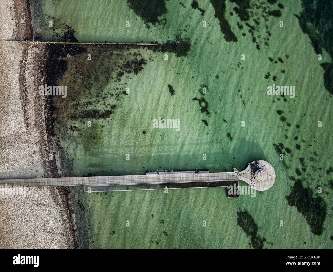 La spiaggia nera di Senderborg con servizi per disabili, Danimarca Foto Stock