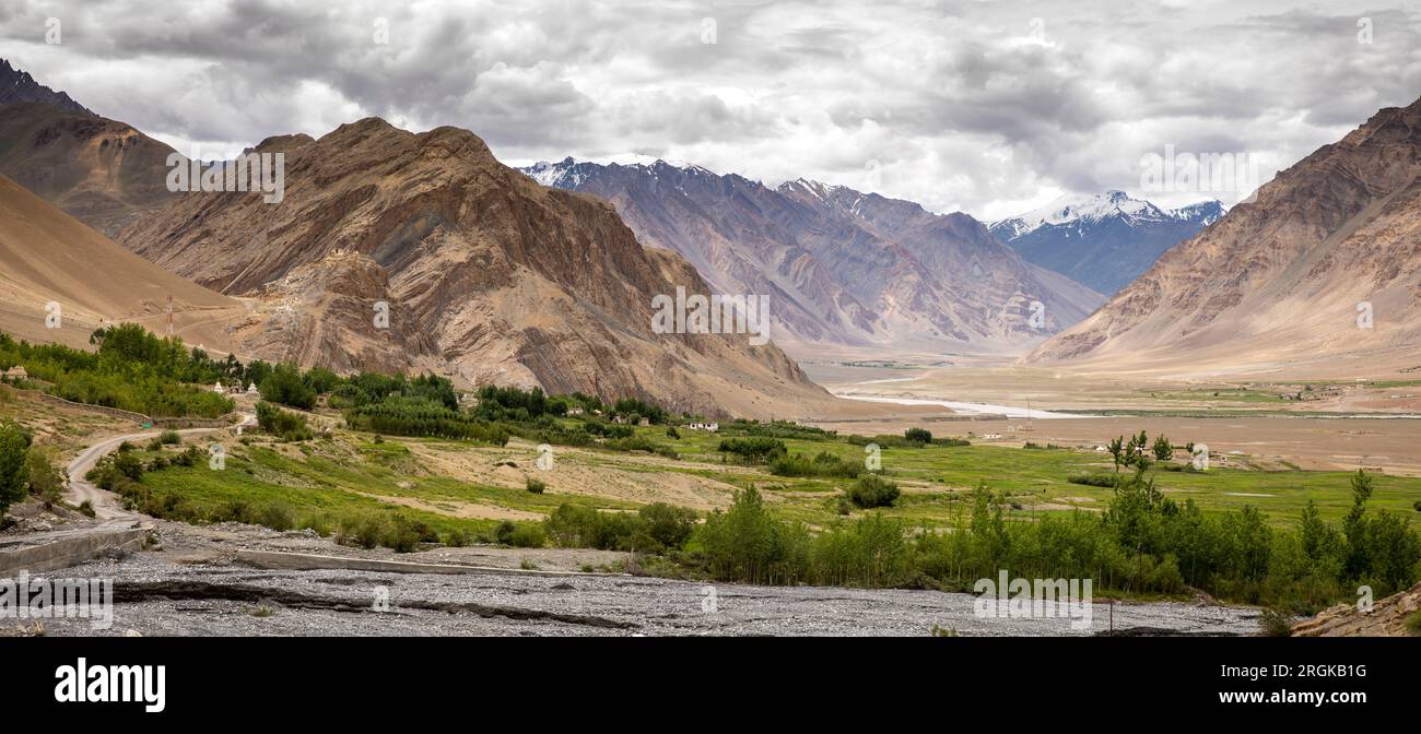 India, Ladakh, Zanskar, Zangla, valle del fiume Zanskar dal convento, panoramica Foto Stock