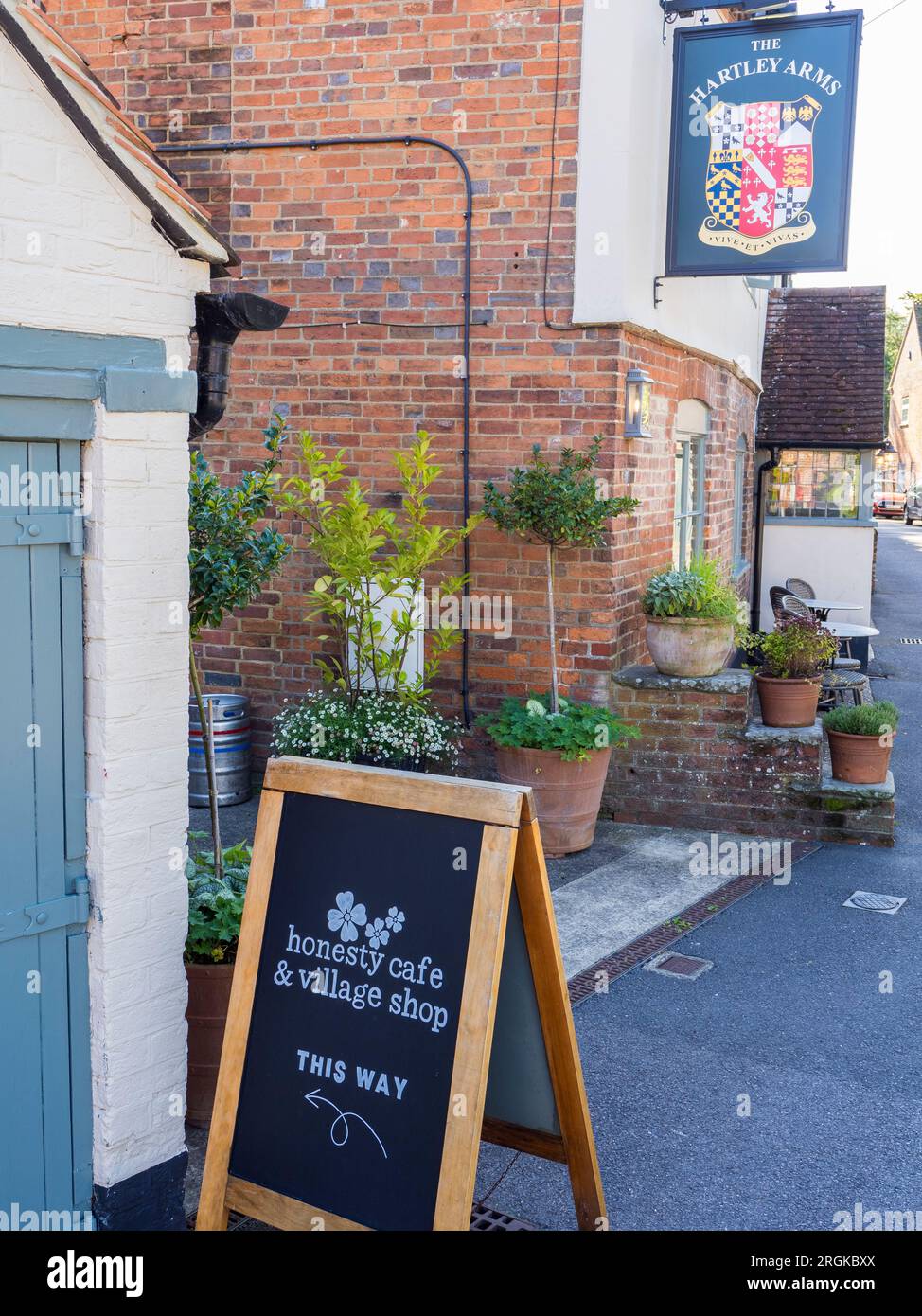 Honesty Cafe, The Hartley Arms, Donnington, Newbury, Berkshire, Inghilterra, Regno Unito, Regno Unito. Foto Stock