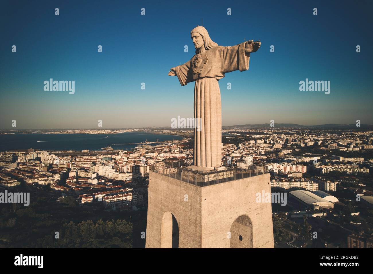 Vista aerea il Santuario di Cristo Re è un monumento cattolico. Lisbona Foto Stock