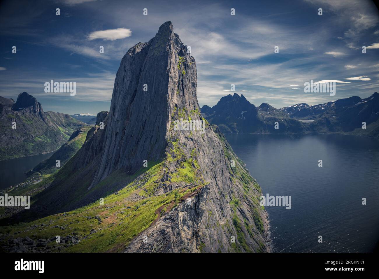 Una splendida vista sulle montagne a Senja. Foto Stock