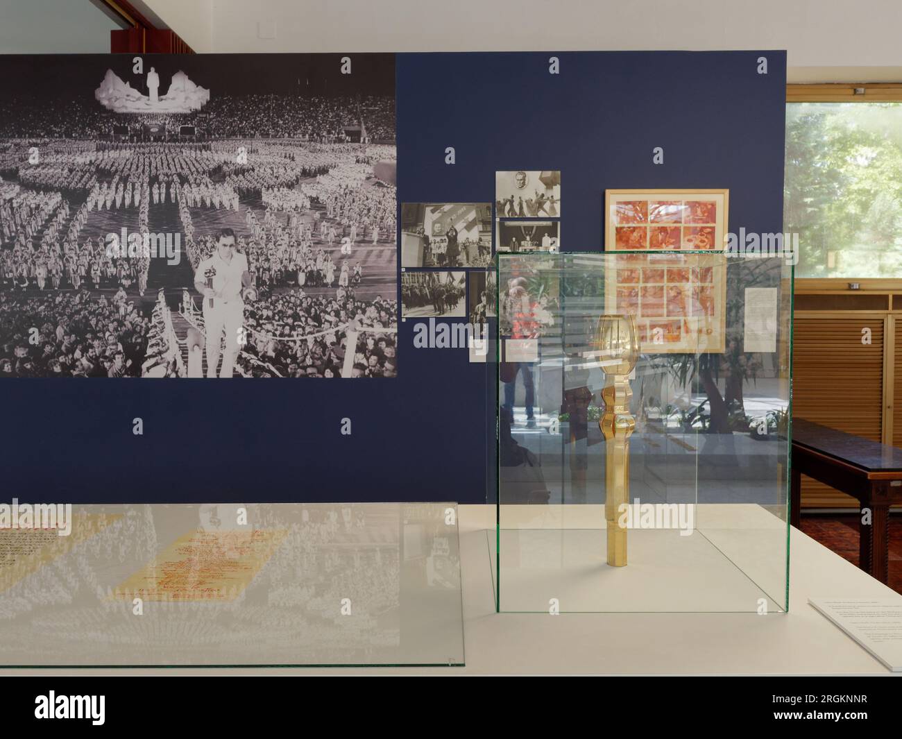 Mostra e torcia olimpica in mostra nella Casa dei Fiori, nella città di Belgrado, Serbia. 10 agosto 2023. Foto Stock